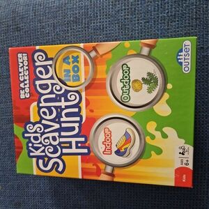 Kids Scavenger Hunt In A Box Game Indoor Outdoor Outset Games (A-41)